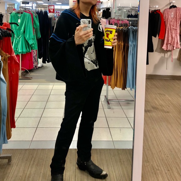 Oversized cropped sweater - Picture 2 of 3